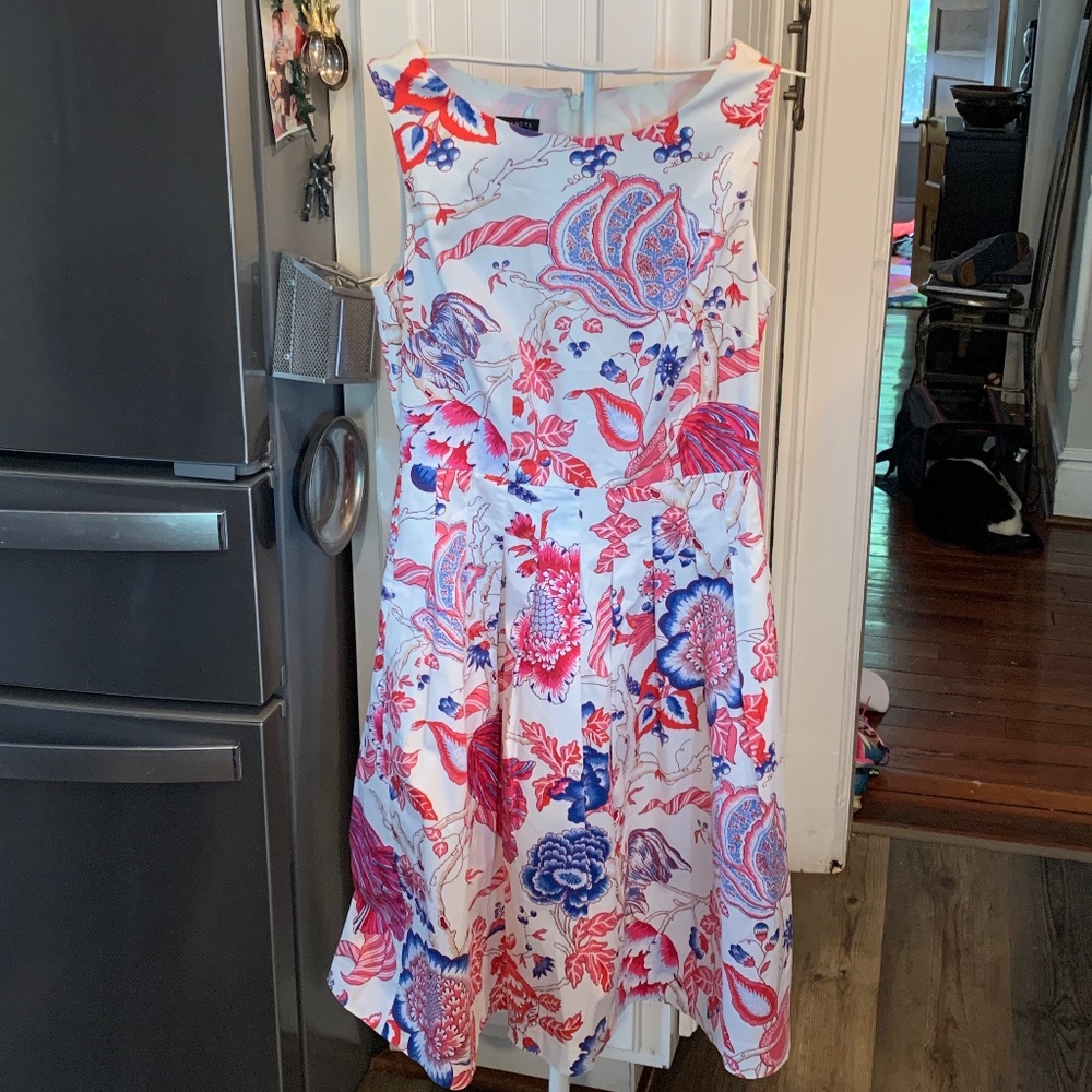 - Talbots fully lined pocketed summer‎ dress. Never worn. Retail 160
